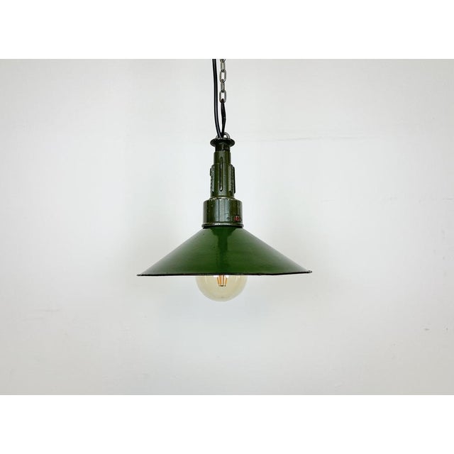 Industrial green enamel pendant light made in Poland during the 1960s. White enamel inside the shade. Green cast aluminium...