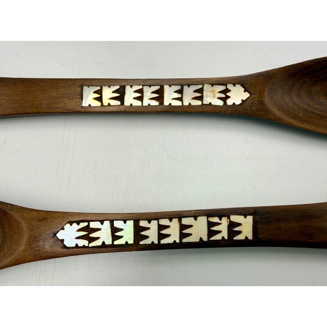Late 20th Century Late 20th Century MCM Carved Teak Wood Mop Inlay Salad Spoon Fork Set Vintage For Sale - Image 5 of 10