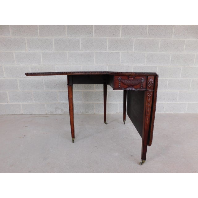 Brown Antique Hepplewhite Style Mahogany Drop Side Accent Table For Sale - Image 8 of 11