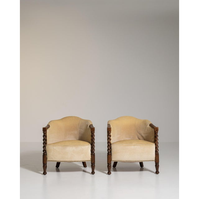 Early 20th Century Early 20th Century Jacobean Brown Wood Pair of Club Chairs For Sale - Image 5 of 12