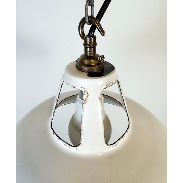 White Industrial White Enamel Factory Pendant Lamp from Thorlux, 1960s For Sale - Image 8 of 18
