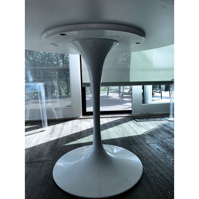 Saarinen Dining Table Round by Knoll -Midcentury Style For Sale In Los Angeles - Image 6 of 6