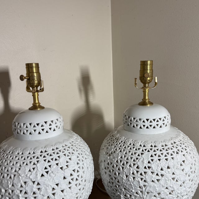 White 1970s Chinoiserie Italian Ceramic Blanc De Chine Ginger Jar Lamps - a Pair For Sale - Image 8 of 8