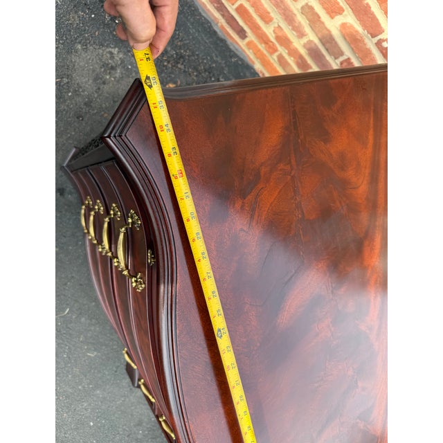 American Henkel Harris Chippendale Style Serpentine Top Bachelor Chest of Drawers For Sale - Image 3 of 18