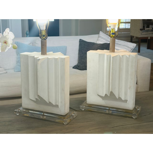 Contemporary 1990 Casual Lamps of California Monumental Brutalist Plaster & Lucite Table Lamps – Pair For Sale - Image 3 of 18