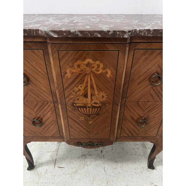 A lovely transition-style marquetry commode with a projecting front panel. vene over an oak ground. two drawers without a...