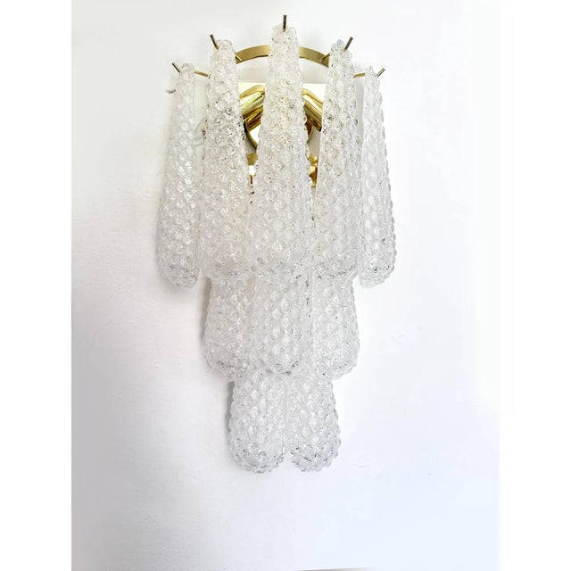 Elegant and contemporary “conchiglie” wall sconce in gold 24k finishing. very bright and lively murano glass for luxury...