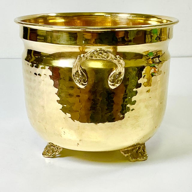 Mid-Century Boho Chic Arts & Crafts Hollywood Regency Footed Hammered Brass Planter With Handles For Sale - Image 4 of 8