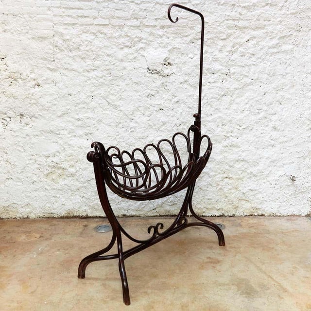 Bentwood Modernist Cradle attributed to Ventura Feliu, 1930s For Sale - Image 14 of 18
