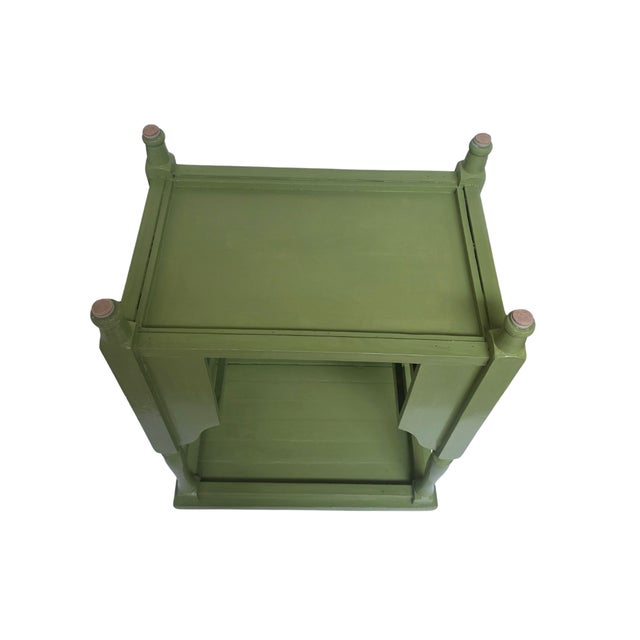 Green 1960s Calke‑Green High‑Gloss Accent Table • Cottage Coastal Chinoiserie Style For Sale - Image 8 of 8