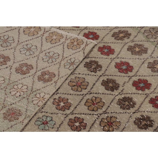 Beige Vintage Distressed Rug, Pale Green With Whimsical Floral Lattice - Rug & Kilim For Sale - Image 8 of 8