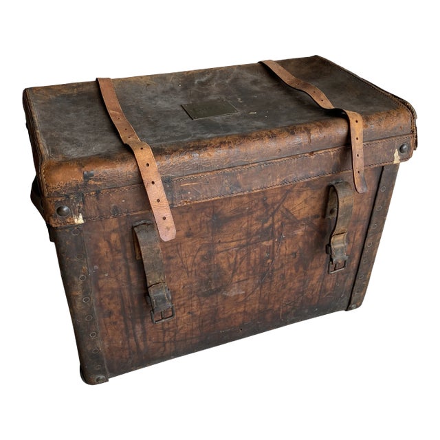 Early 20th Century Nyc East End Hotel Luggage Trunk For Sale