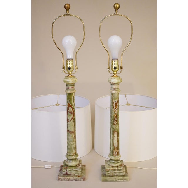 XL Pair Neo Classic Hollywood Regency Modern Green & Rust Onyx Marble Tuscan Style Column Table Lamps 1960's Italy For Sale - Image 14 of 14