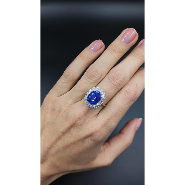 Introducing our exquisite Natural Blue Sapphire Ring, a true testament to the captivating beauty of Ceylon sapphires in...