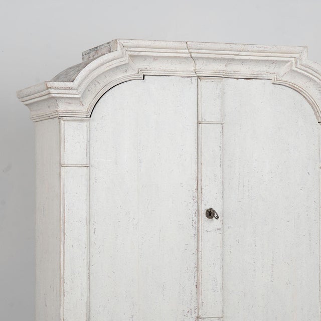 Early 19th Century Swedish Gustavian White Painted Pine Cabinet With Drawers For Sale - Image 4 of 12
