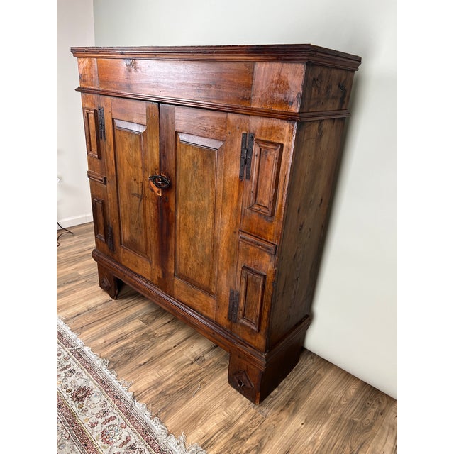 This antique continental pine cupboard, likely German and dating to the early 18th century, is a fine example of early...