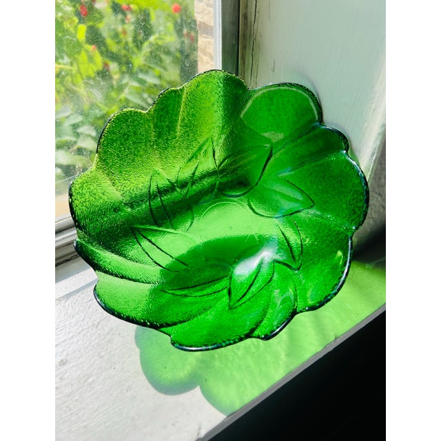 Vintage Green Pressed Glass Leaf Bowl – Scalloped Rim, Mid-Century Decorative Dish For Sale - Image 10 of 11