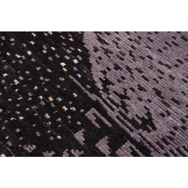 1990s Eclectic Black/Gray High Low Wool & Silk Rug - 5'6'' X 8'4'' For Sale - Image 5 of 9