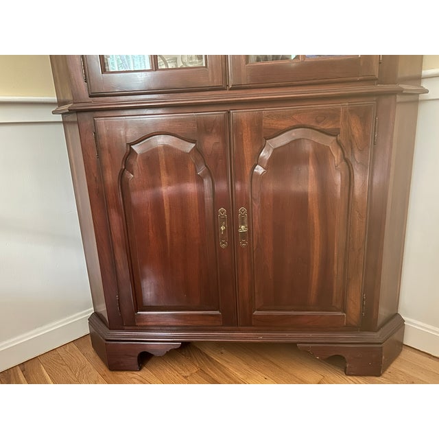1980s Traditional Solid Cherry Corner China Cabinet For Sale - Image 5 of 6