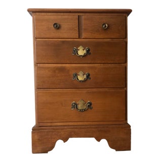 1980s Ethan Allen Early American Bedside Table in Maple Nutmeg For Sale