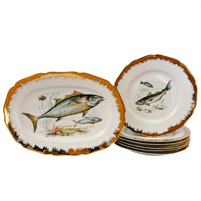Gold Vintage German Porcelain Fish Service Set – 6 Dinner Plates & Large Platter by Hutschenreuther Hohenberg For Sale - Image 8 of 8