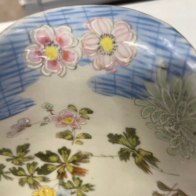 Early 20th Century Hand Painted Japanese Kutani Style Nesting Bowls - a Pair For Sale - Image 4 of 11