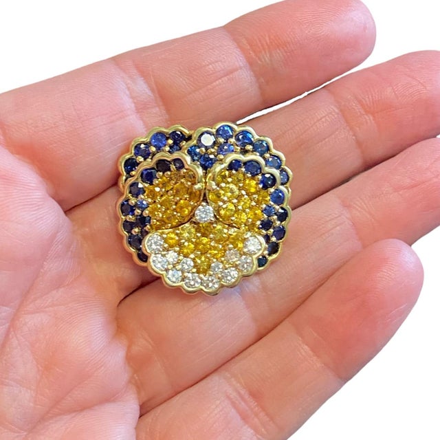 1990s Jean Vitau 18k Yellow Gold Sapphire and Diamond Pansy Brooch For Sale - Image 9 of 9