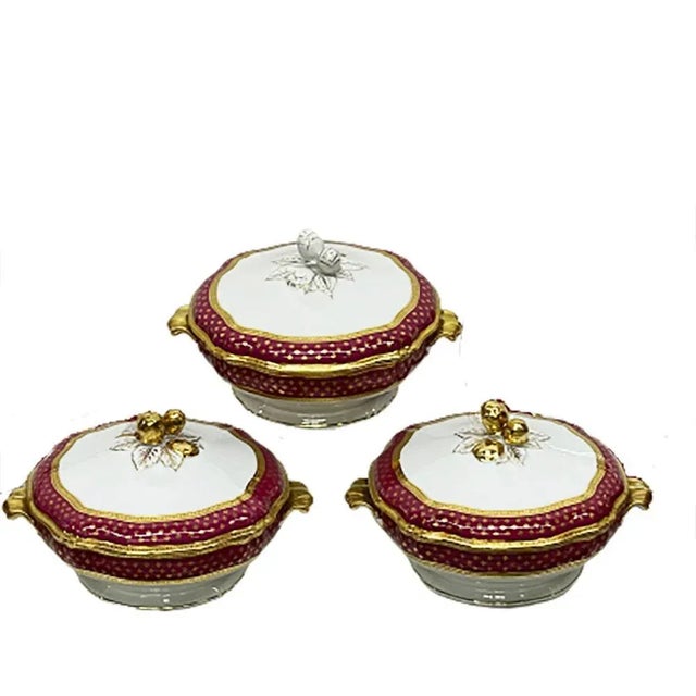 Unique dinner service set by Raynaud & Co. Limoges, Dorure polie à l'Agate Large dinner service set by Raynaud & Co....