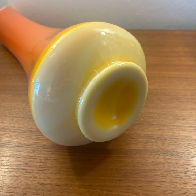 1960s l.e. Smith Bittersweet Orange Smoothie Swung Vase For Sale In Naples, FL - Image 6 of 8