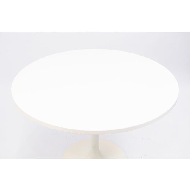 Modern Vintage 1960s Borge Johansen White Tulip Style Round Dining Dinette Table For Sale - Image 3 of 5