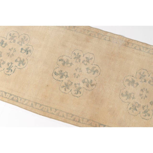 Mid 20th Century Neutral Medallion Turkish Rug For Sale - Image 9 of 10