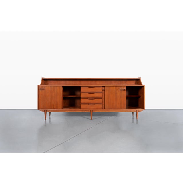 Mid-Century Modern English Teak Credenza / Sideboard, 1960s For Sale In Los Angeles - Image 6 of 14