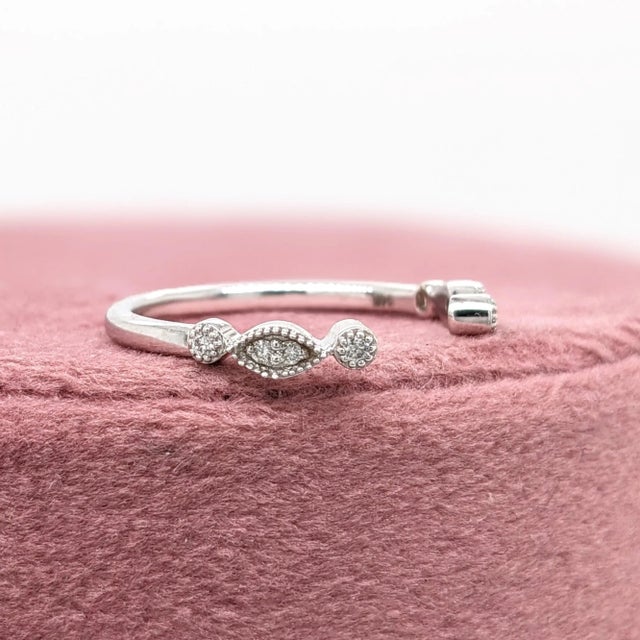 2020s Stackable Band Ring with Natural Diamonds & Milgrain Details in Solid 14K Gold For Sale - Image 5 of 6