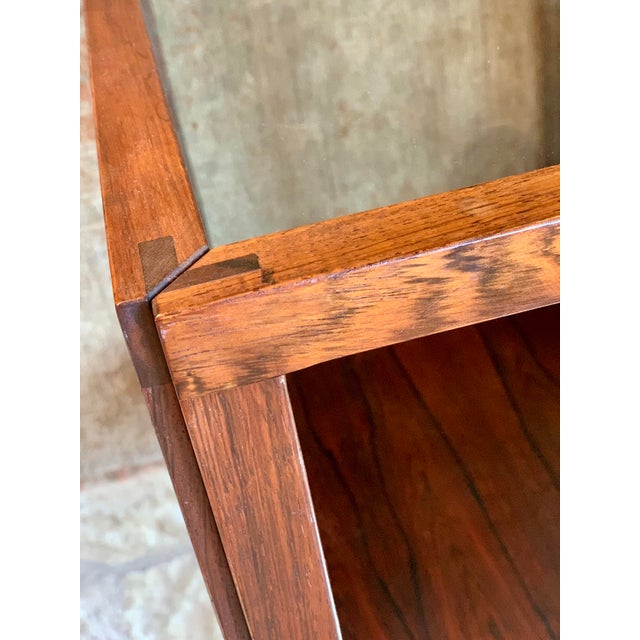 'Joaquim Tenreiro Style' Mid-Century Modern Brazilian Rosewood and Glass Rolling Bar Cart, Side Table For Sale - Image 10 of 12