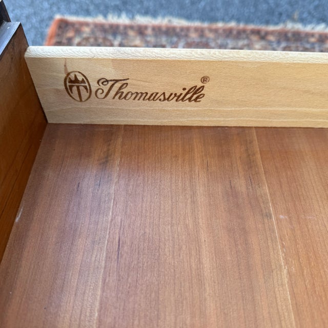 Auburn Vintage Thomasville Collectors Cherry Queen Anne 1 Drawer Side Table For Sale - Image 8 of 15