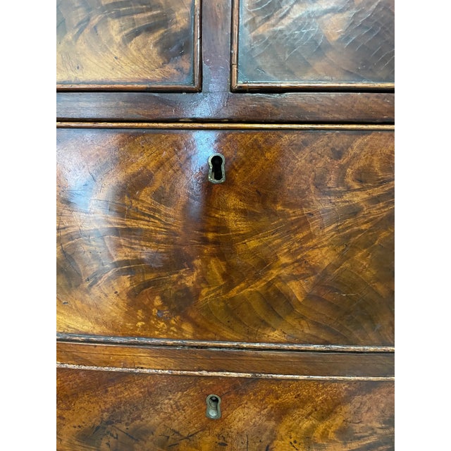 Early 19th Century Mahogany Bowfront Dresser/Chest For Sale In Tampa - Image 6 of 12