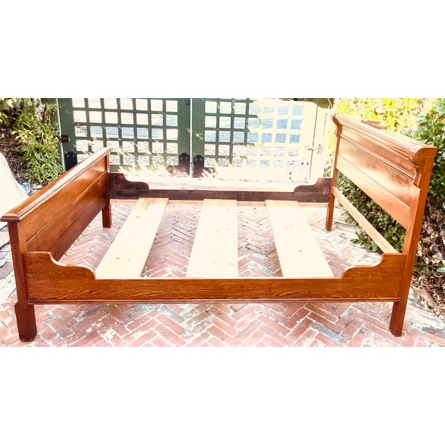 1930s Vintage American Red Oak Full-Size Bed Frame – Traditional Paneled Headboard, Circa 1930s–1940s For Sale - Image 5 of 12