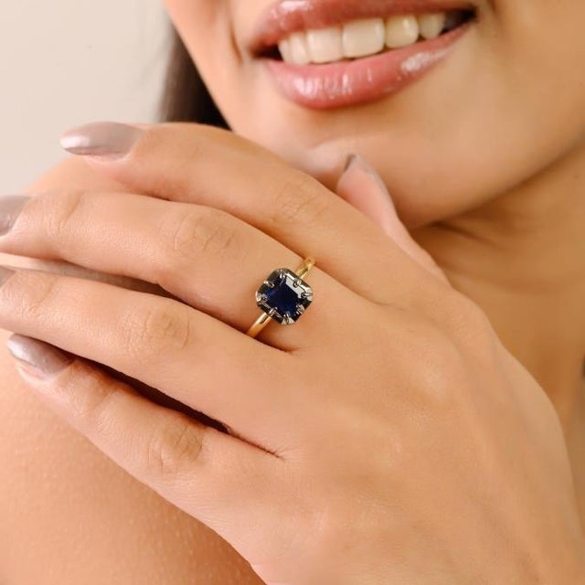 Metal 18k Gold Blue Sapphire Square Ring With Pinion Bezel Black Rhodium Size 6 For Sale - Image 7 of 16