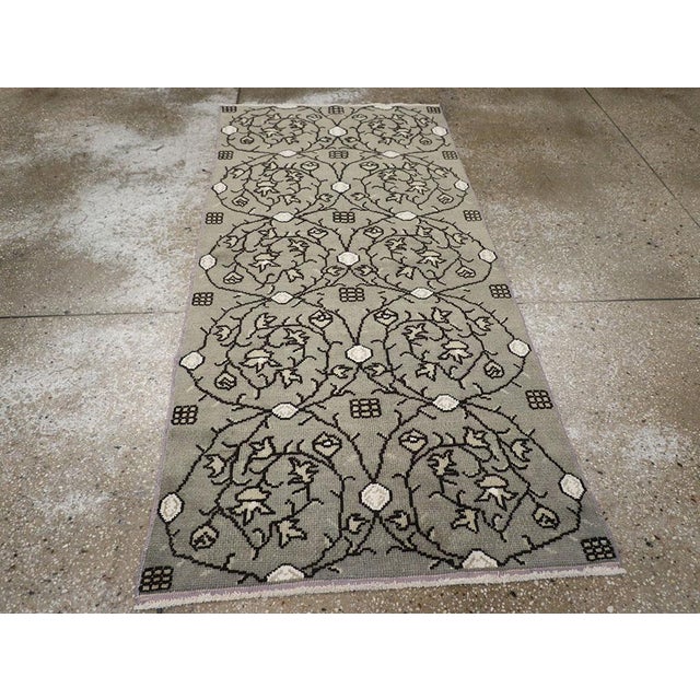 Textile Galerie Shabab Collection Mid-20th Century Turkish Anatolian Throw Rug For Sale - Image 7 of 9
