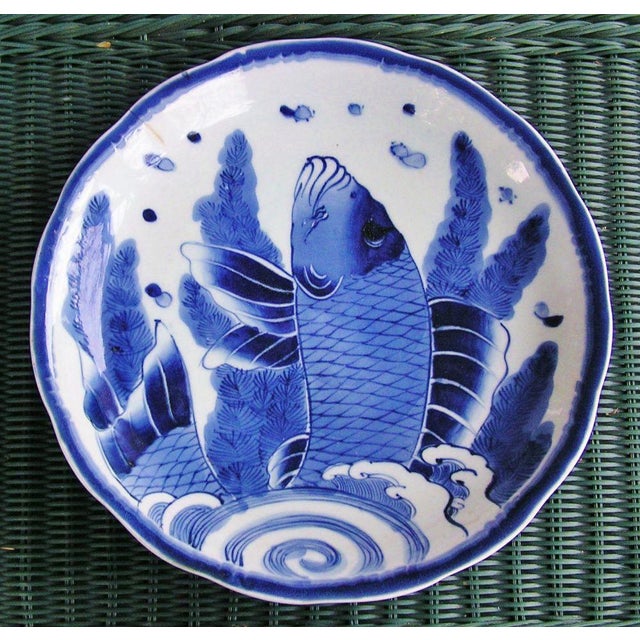 18th Century Early Edo Period Japanese 12.75 Inch Shallow Bowl With Carp and Waves For Sale - Image 5 of 7