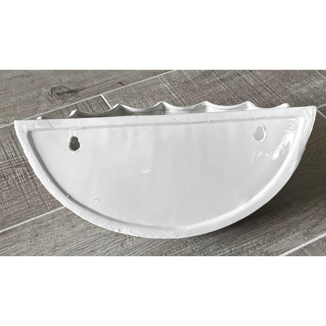 Mario Bellini Circa 1980 Palm Beach Chic Terraglia Bianca (Creamware) Shell-Shaped Wall Pocket in the Manner of Mario Bellini For Sale - Image 4 of 18