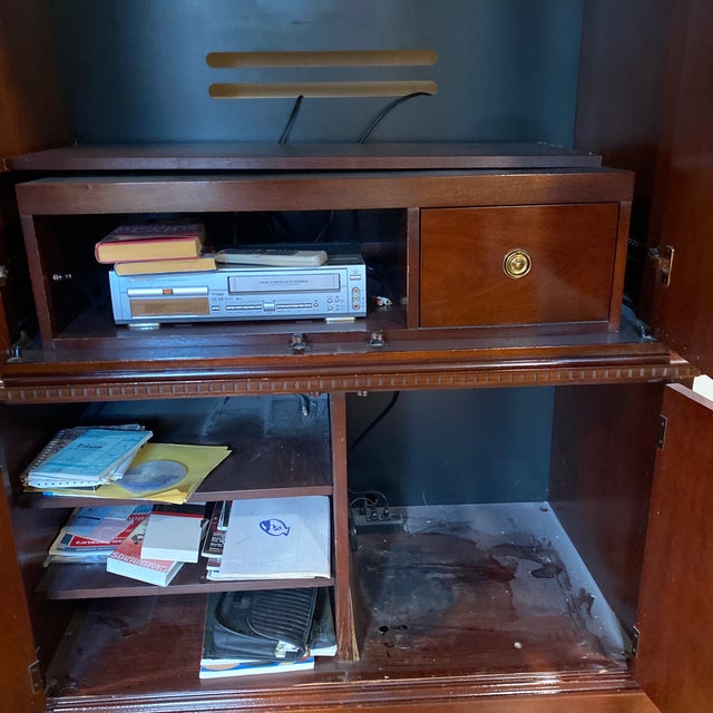 1990s Wooden Entertainment Armoire For Sale In New York - Image 6 of 10