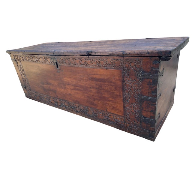 16th Century Antiquen Italian Cassone in Cypress Wood, 1550s For Sale - Image 5 of 8