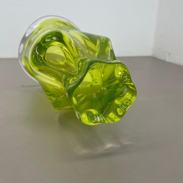 Large Abstract Yellow Green Murano Glass Vase, Italy, 1970 For Sale - Image 17 of 18