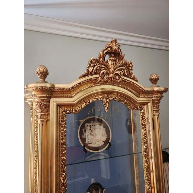 Gold Late 20th Century Silik Italian Hand-Carved Gilt Display Cabinet / Curio | Gold Leaf | Made in Italy For Sale - Image 8 of 16