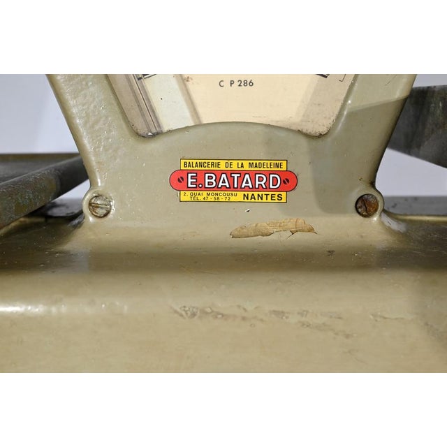 Semi-Automatic Scale in Bakelite, 1920s For Sale - Image 10 of 18