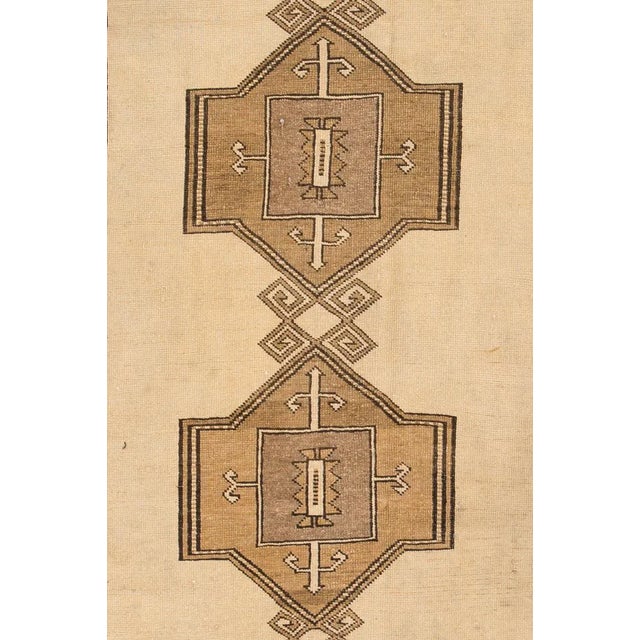 1960s Mid-20th Century Vintage Persian Shiraz Rug - 3'9" X 7'11" For Sale - Image 5 of 10