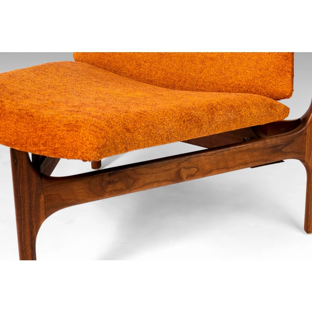 Wood 1950s Triangular Low Profile Chairs / Bench in Walnut by Brown Saltman, Usa, Century- Set of 3 For Sale - Image 7 of 10