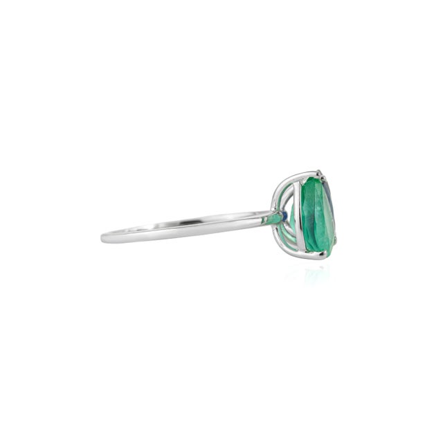 Metal Contemporary 2.66ct Emerald & Blue Sapphire Toi Et Moi Ring in 14k Gold Size 6.5 For Sale - Image 7 of 16