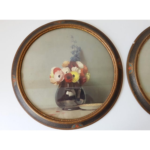 Fair condition. Usual signs of wear, chips on one frame: see photos. Diameter 45.5 cm. Superb paintings! This piece has an...